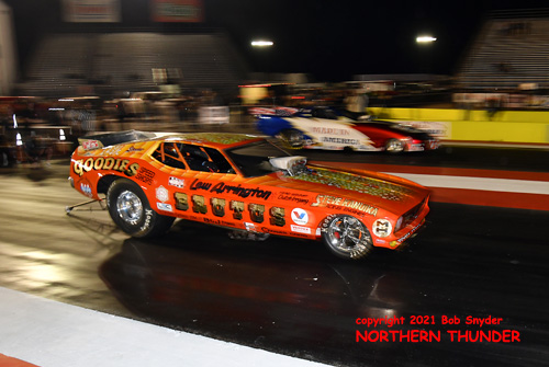 Chris Schneider - 'Brutus' 
(near lane) vs Tom Furches - 'Made in America' (far lane)